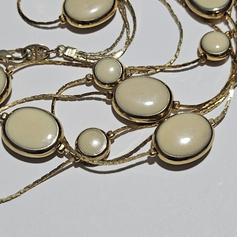 Vintage Avon Gold and Enamel Necklace